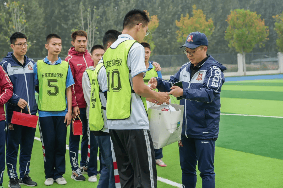 铁血奋战，亚洲团队足球赛点燃热情