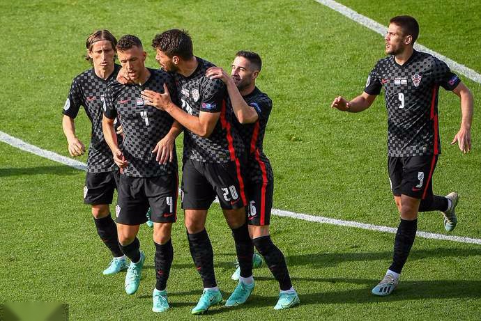 雷速官网下载-土耳其被捷克逆转，小组出线形势岌岌可危