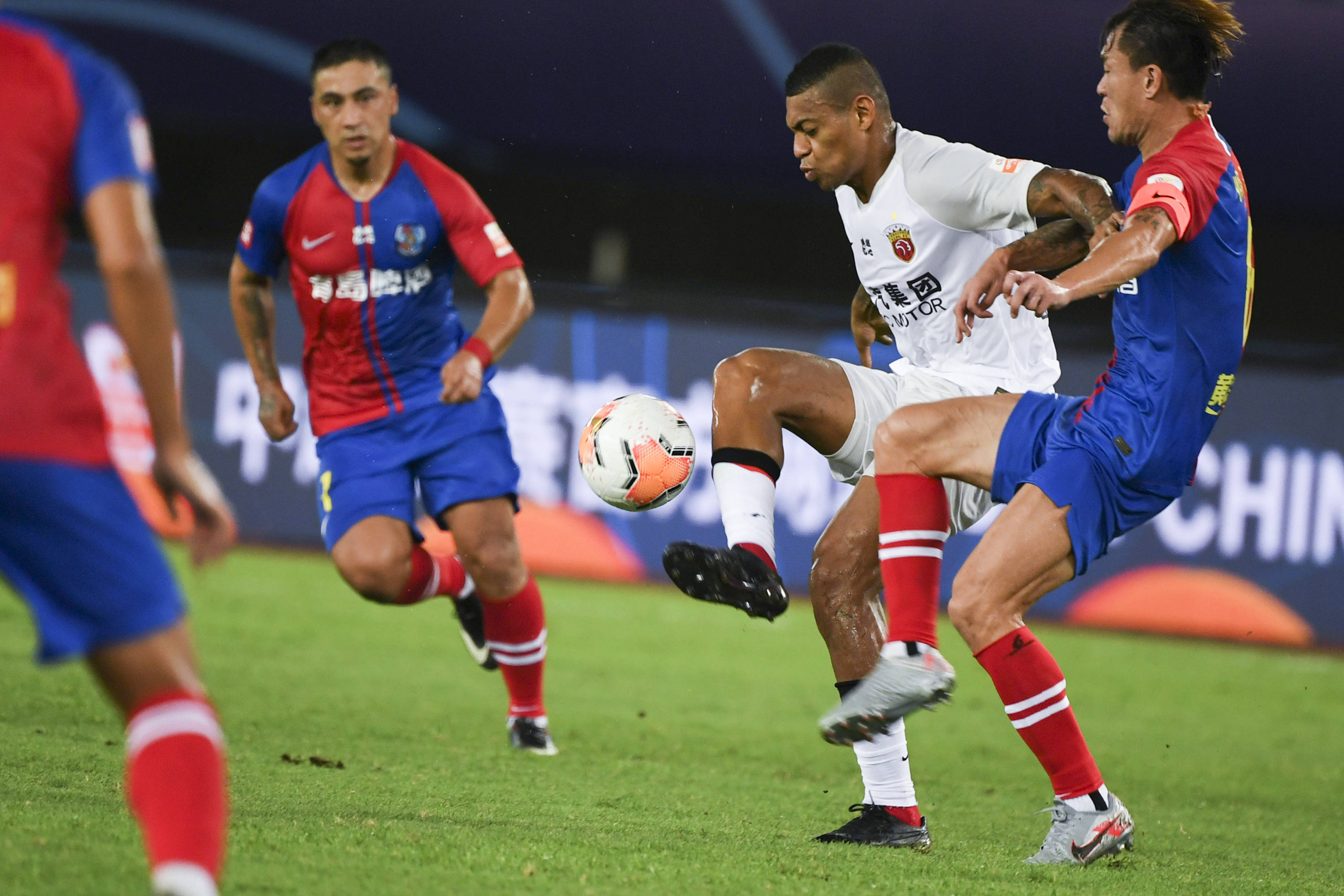 雷速官网-黄海客场2-3负于上港，保级形势更为严峻