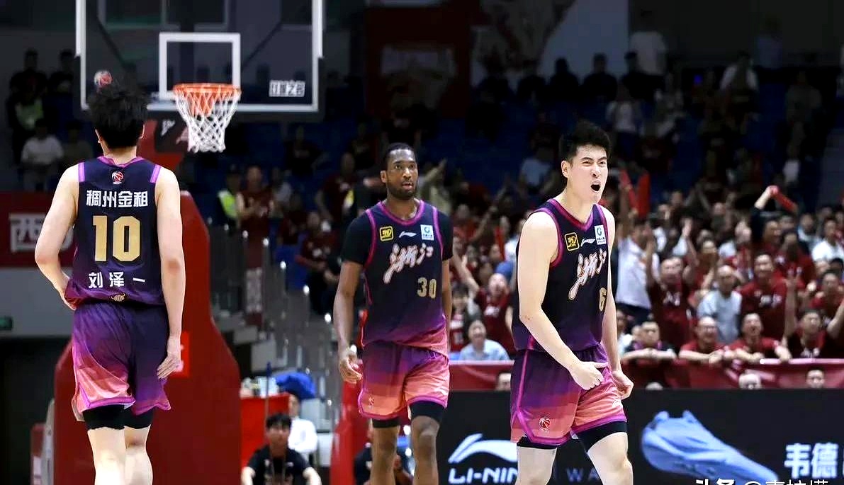 雷速官网-福建男篮主场击败浙江取得成功