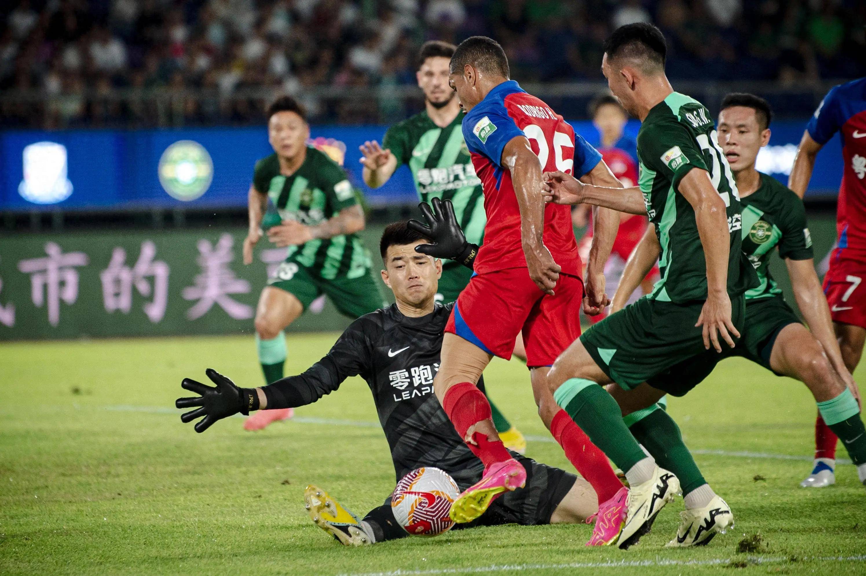 广州恒大惨败,球员们需要调整状态 广州恒大惨败,球员们需要调整状态