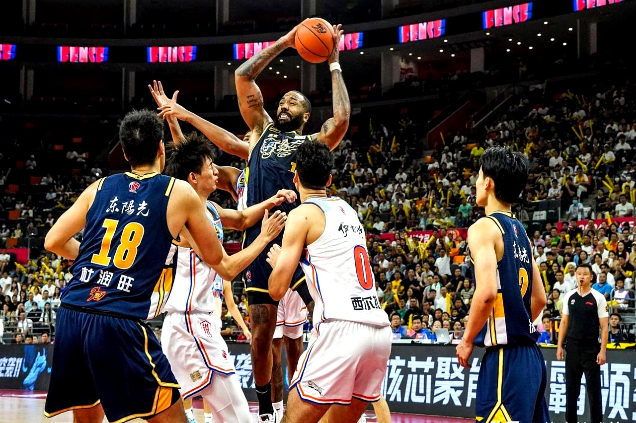 雷速官网下载-广厦男篮经过困难时期，迎来胜利转机