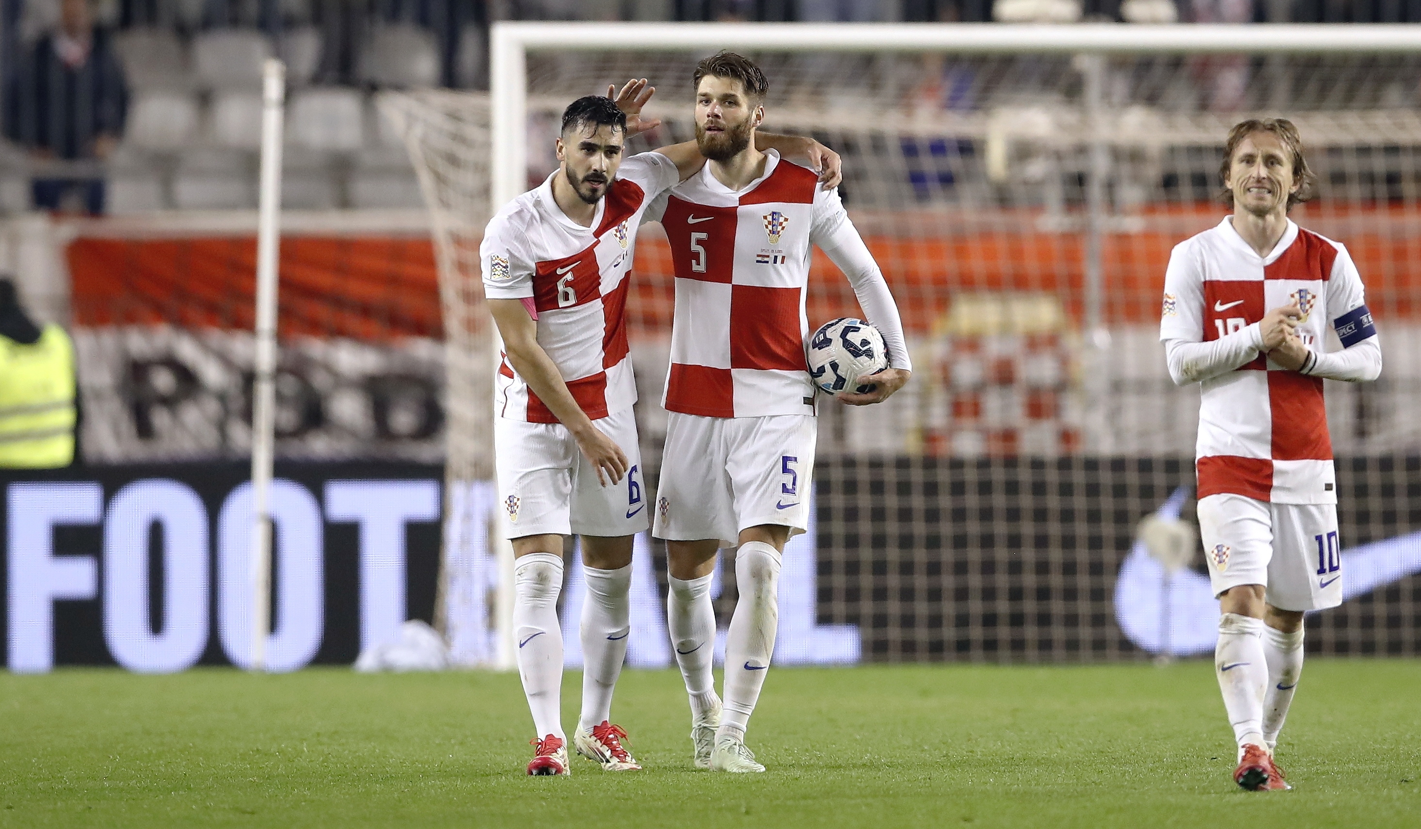 克罗地亚队险胜，惊险晋级欧锦赛16强