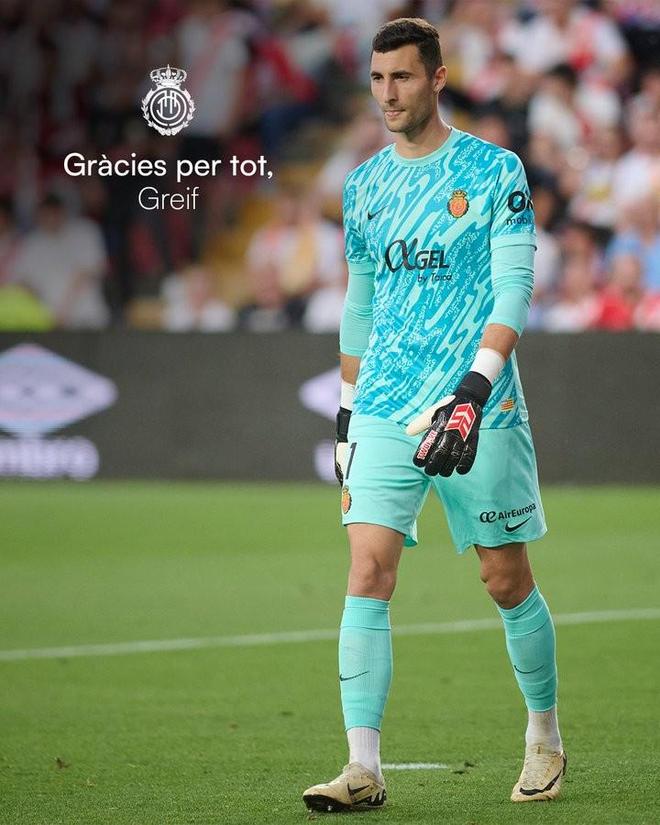 里昂足球俱乐部球员荣获最佳射手