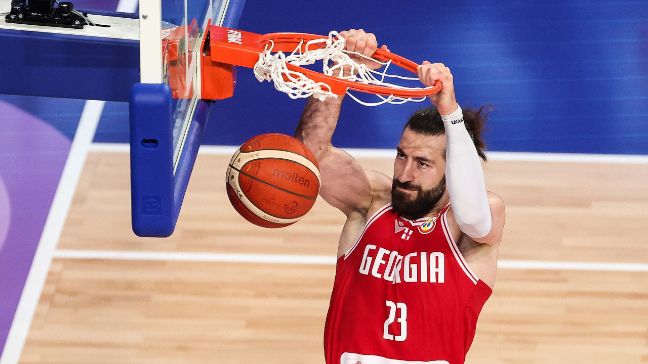 雷速官网-伯恩茅斯队员突破封防，助球队轻松取胜