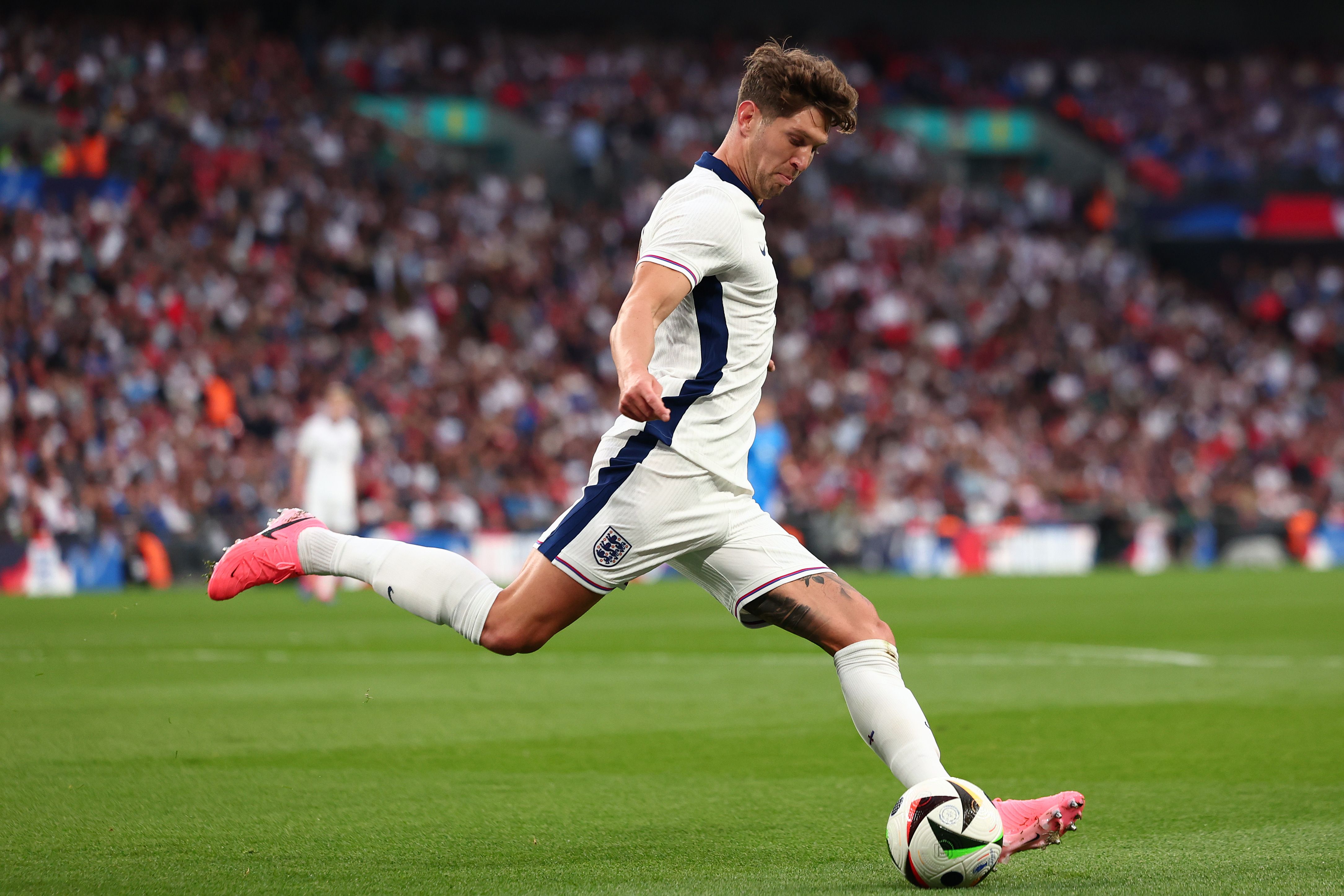 雷速官网-英格兰后卫因伤无缘下场，球队恐缺阵