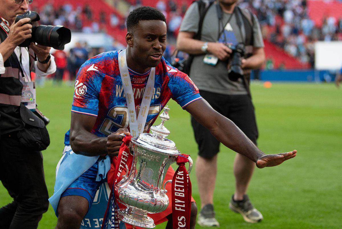 英格兰后卫因伤无缘下场，球队恐缺阵