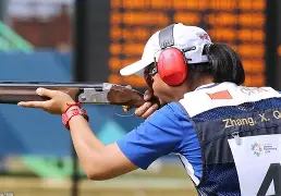 射击选手稳操胜券，力克强手豪取冠军