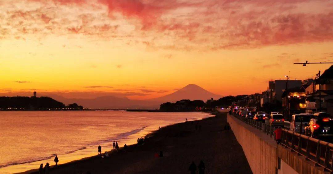 欧预赛豪情万丈，激情盛宴日暮黄昏