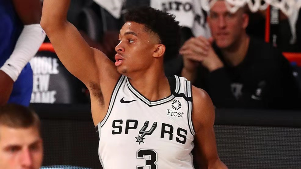 里尔小将崭露头角,引发球迷热议 里尔小将崭露头角,引发球迷热议