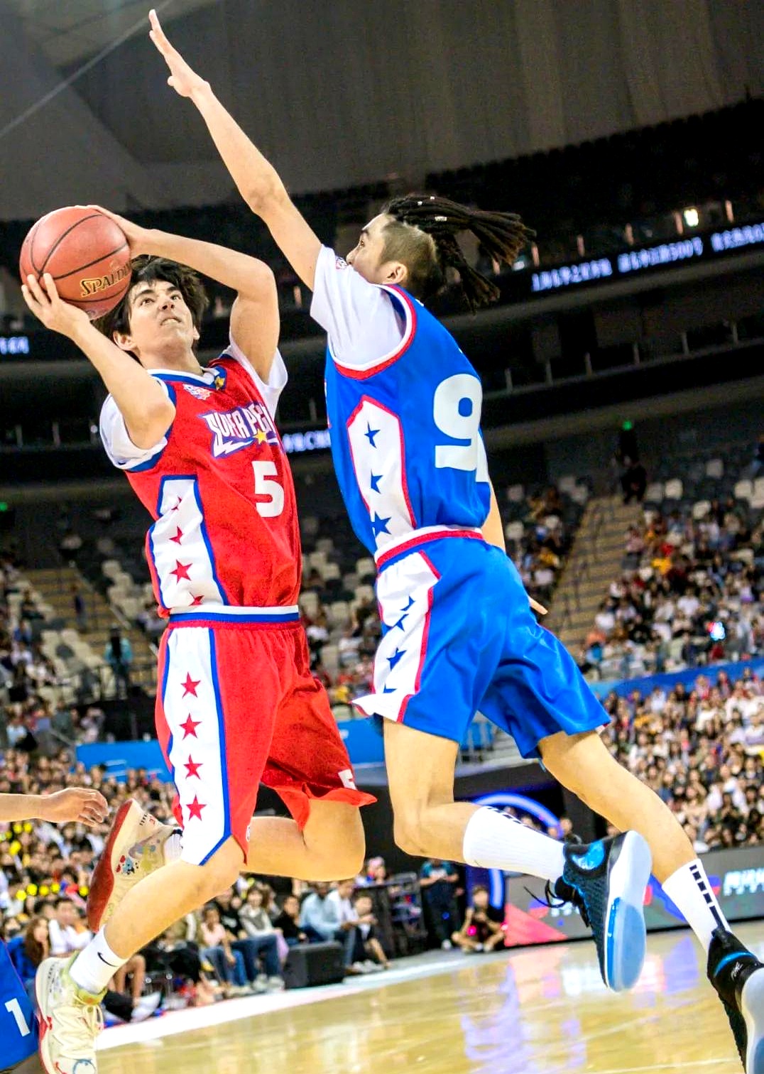 雷速直播-顶级篮球联赛锣响即将开始，球员备战状态良好