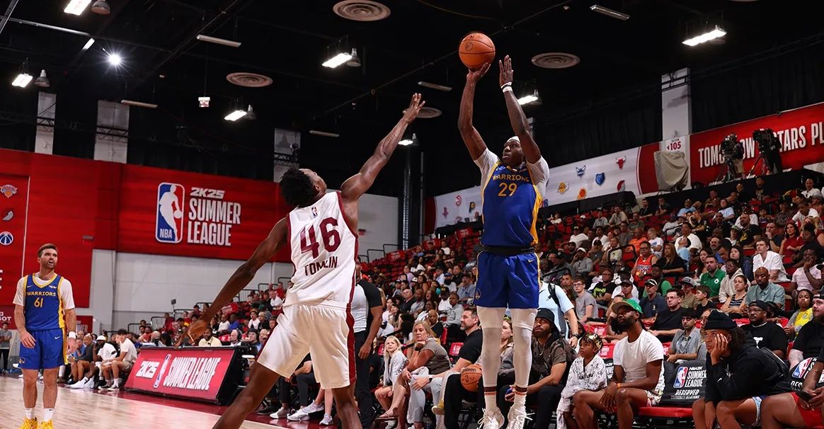 雷速官网-首发替补发挥出色，球队轻松取胜