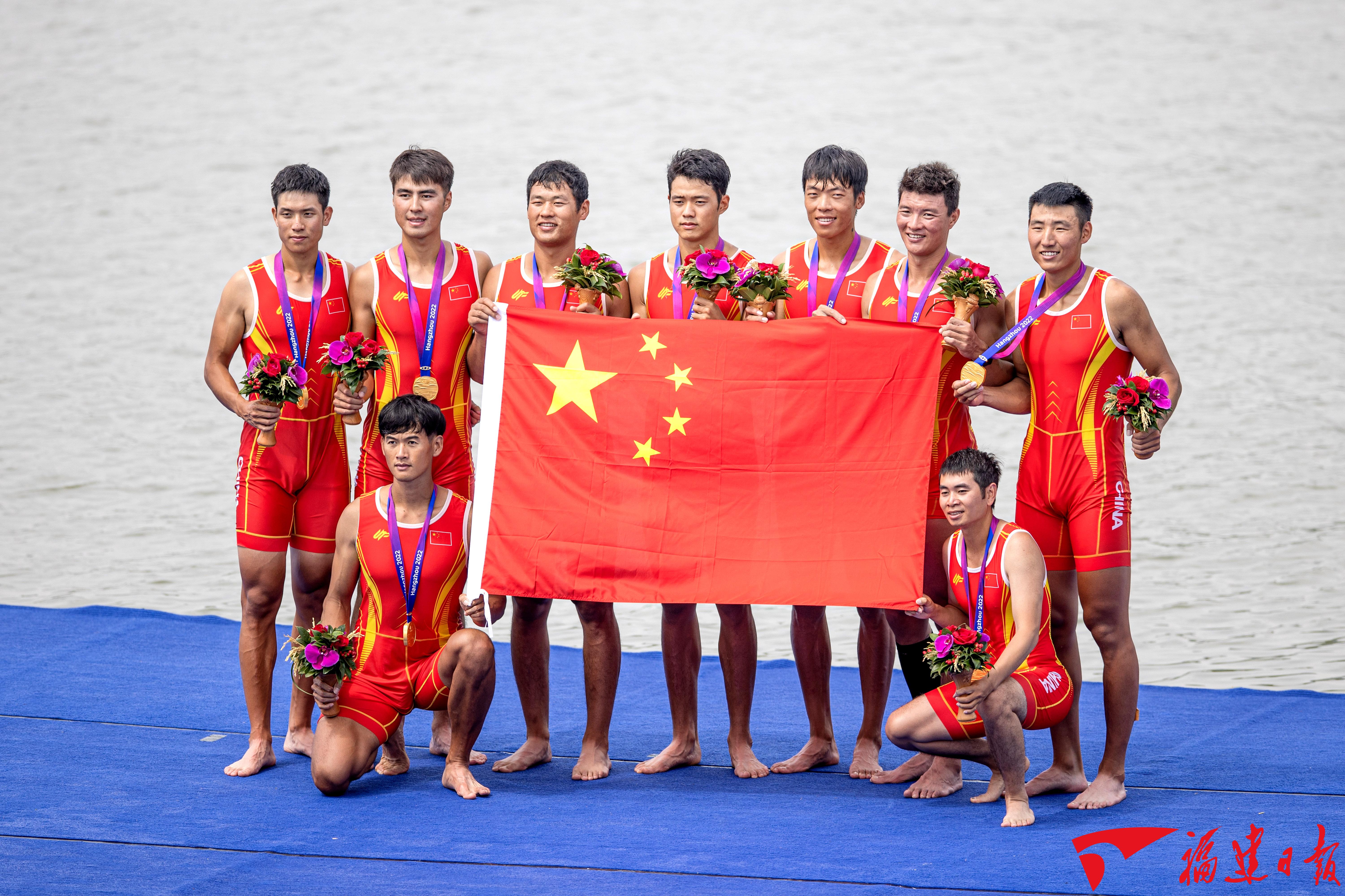 赛艇男子夺金，创造团体新记录