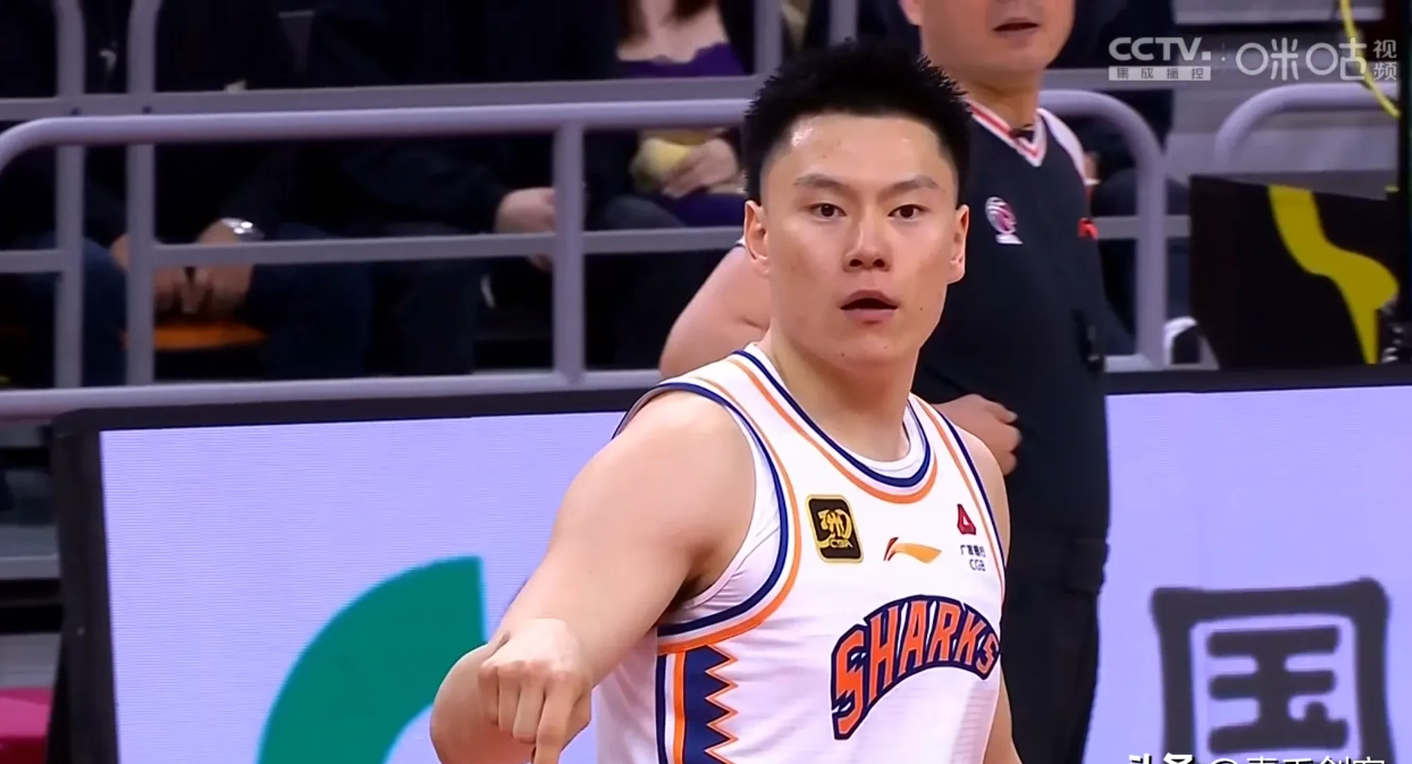 雷速官网-防守型球员完美表现领队队取得胜利