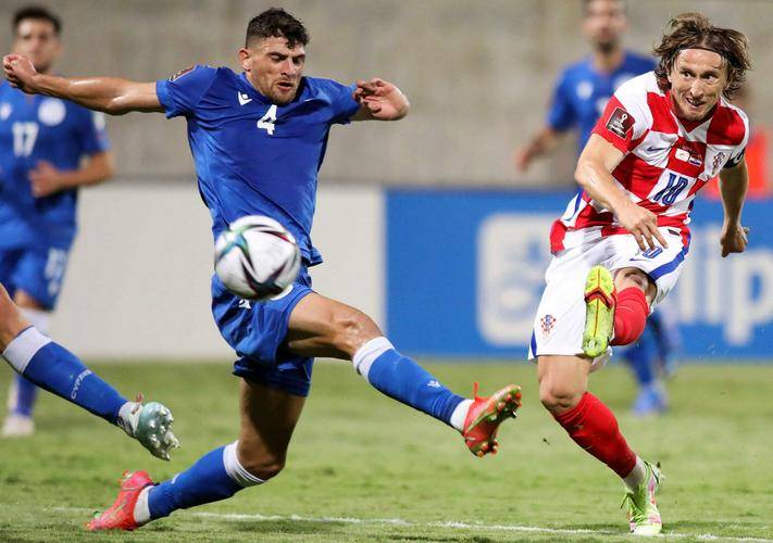 雷速-塞浦路斯选手在洲际比赛中获得奖杯