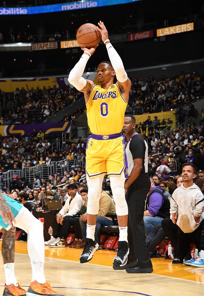 黄蜂稳胜子弟兵,隆多复出状态颇佳 黄蜂稳胜子弟兵,隆多复出状态颇佳