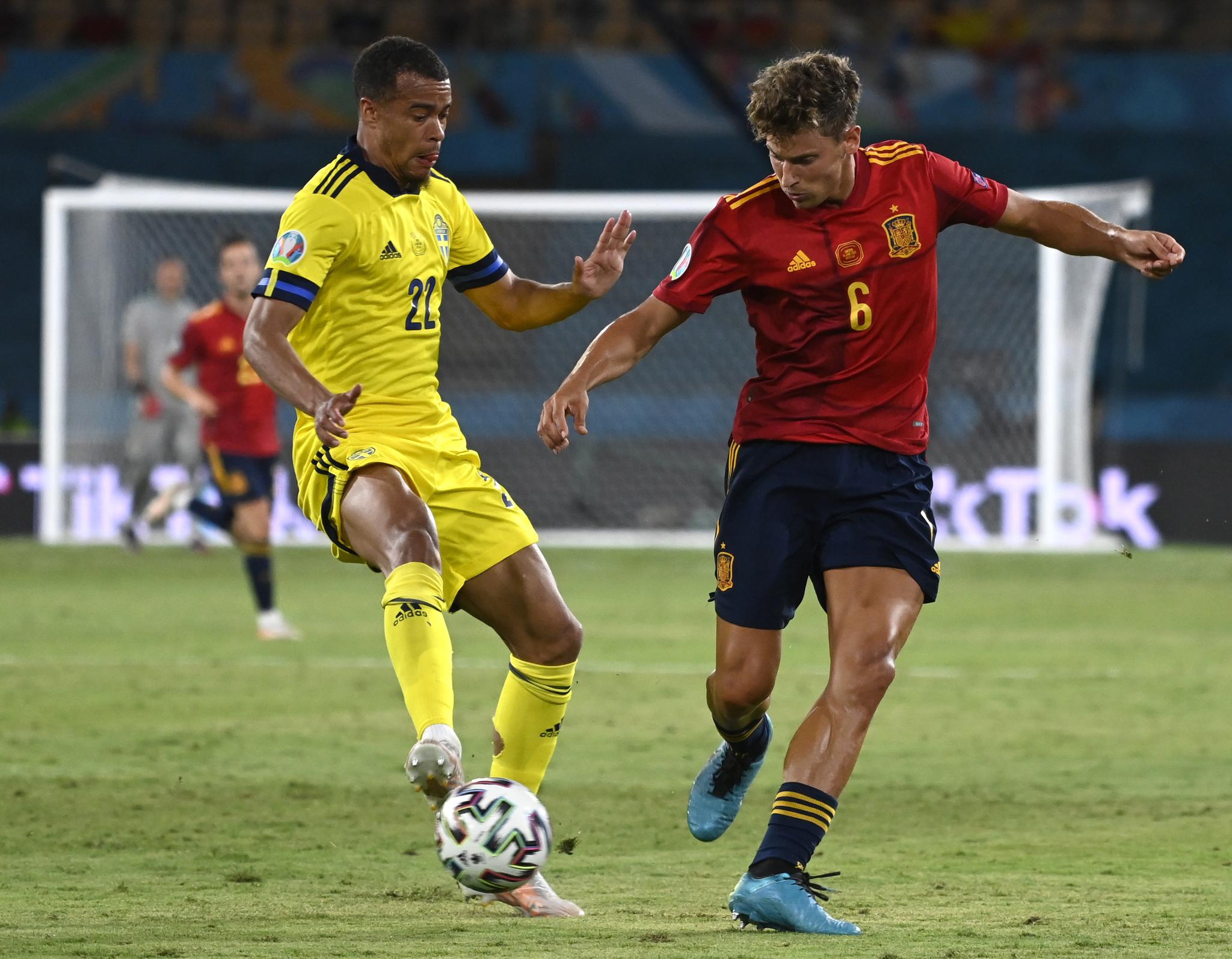 西班牙踢平瑞典保持不败纪录