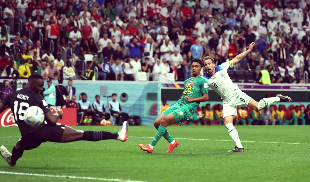 法国队轻松晋级，实力雄厚走向胜利