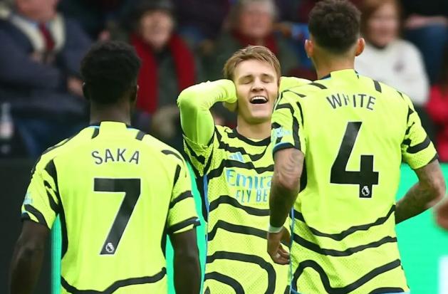 都灵锋线火力全开，横扫对手取得胜利