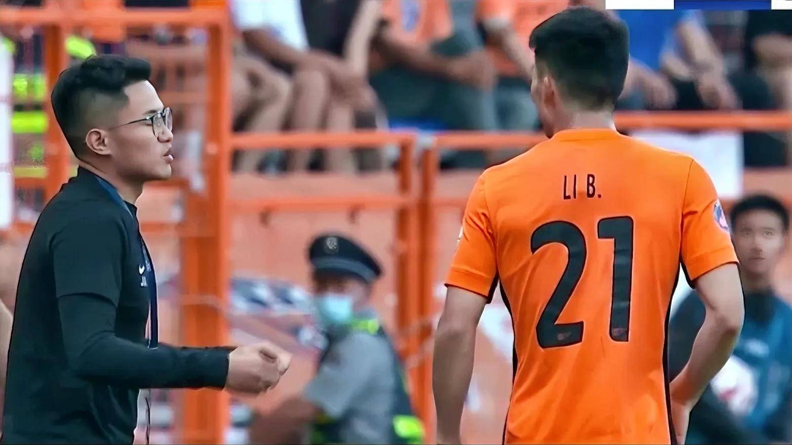 广州富力主场战平山东鲁能，争霸中超领头羊