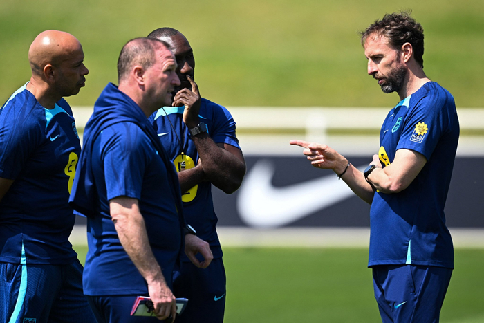 雷速官网-智利队积极备战，欧预赛淘汰赛风起云涌