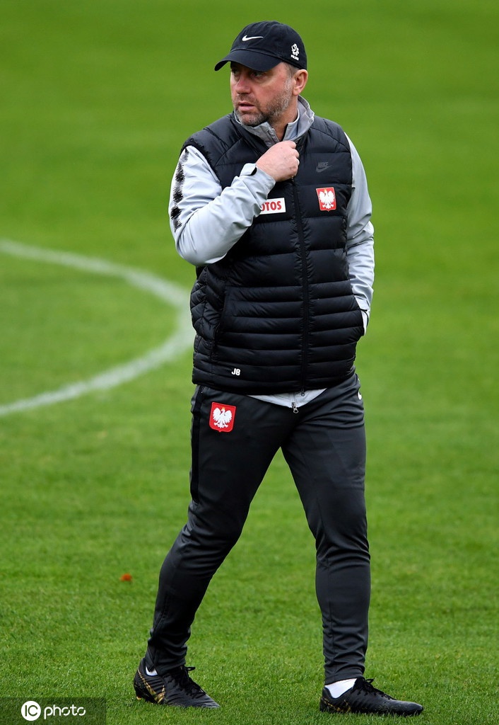 智利队积极备战，欧预赛淘汰赛风起云涌