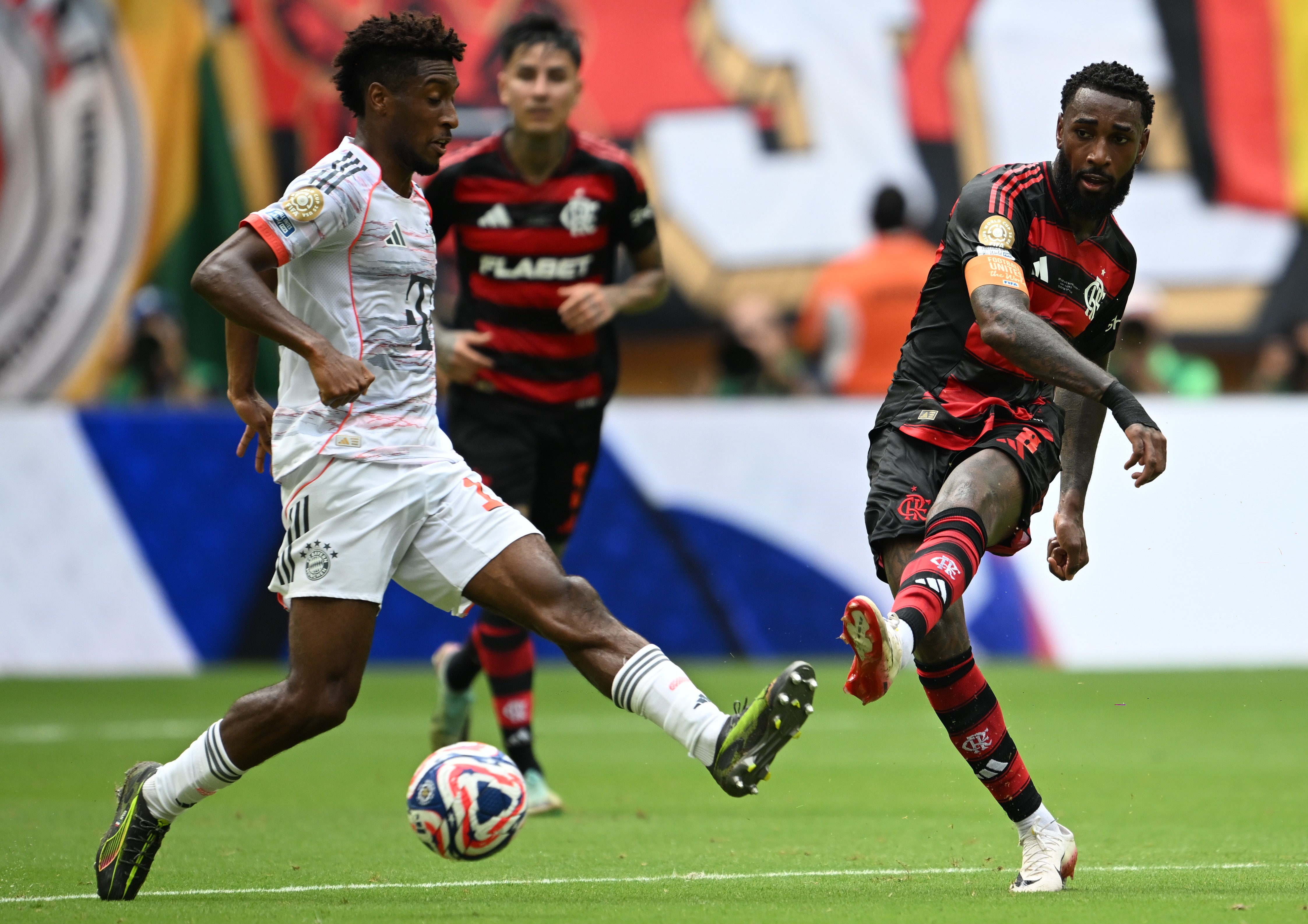 阿贾克斯客场力克拜仁，晋级八强