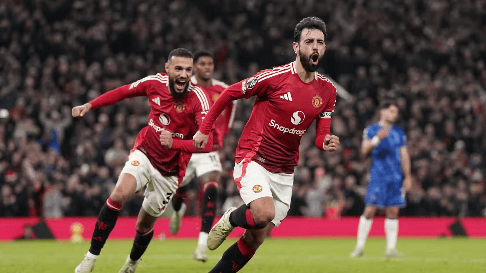 曼联逆转胜利，英超争冠形势紧迫