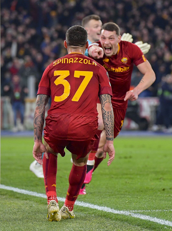 意大利队门将表现出色，力保球门不失