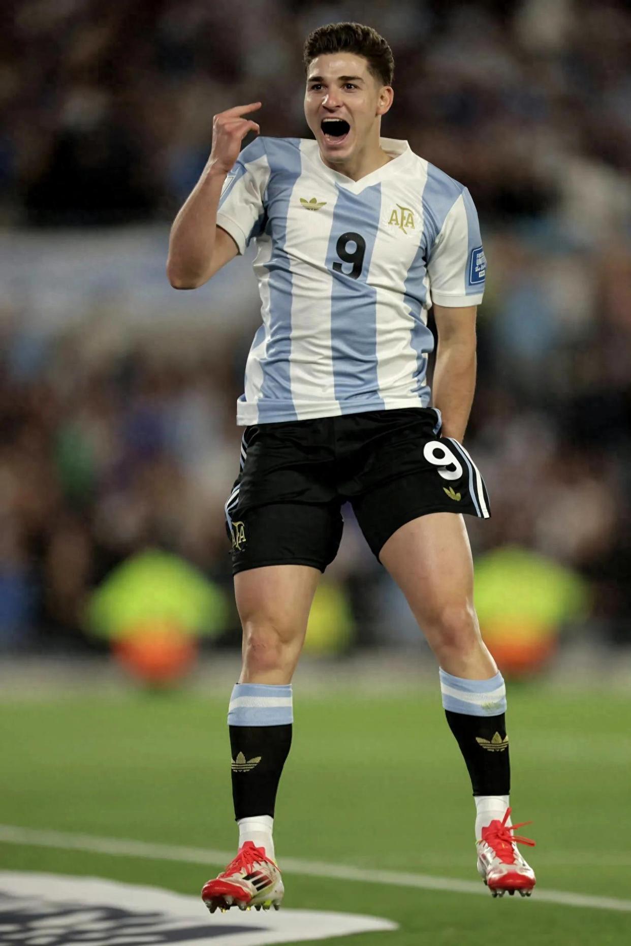 阿根廷球员接受专业体能训练，态度认真努力