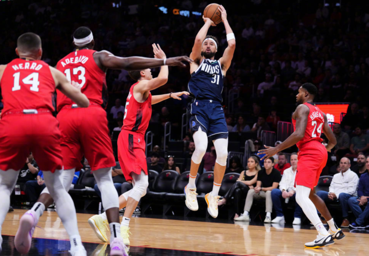 小牛队再度击败独行侠,稳固西部强队地位 小牛队再度击败独行侠,稳固西部强队地位