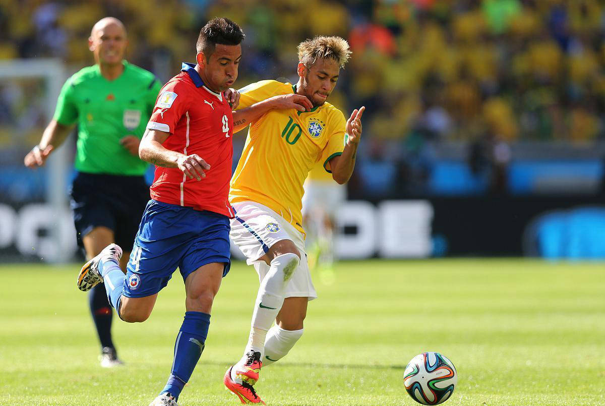 巴西横扫智利捧得美洲杯季军,豪情万丈 巴西横扫智利捧得美洲杯季军,豪情万丈