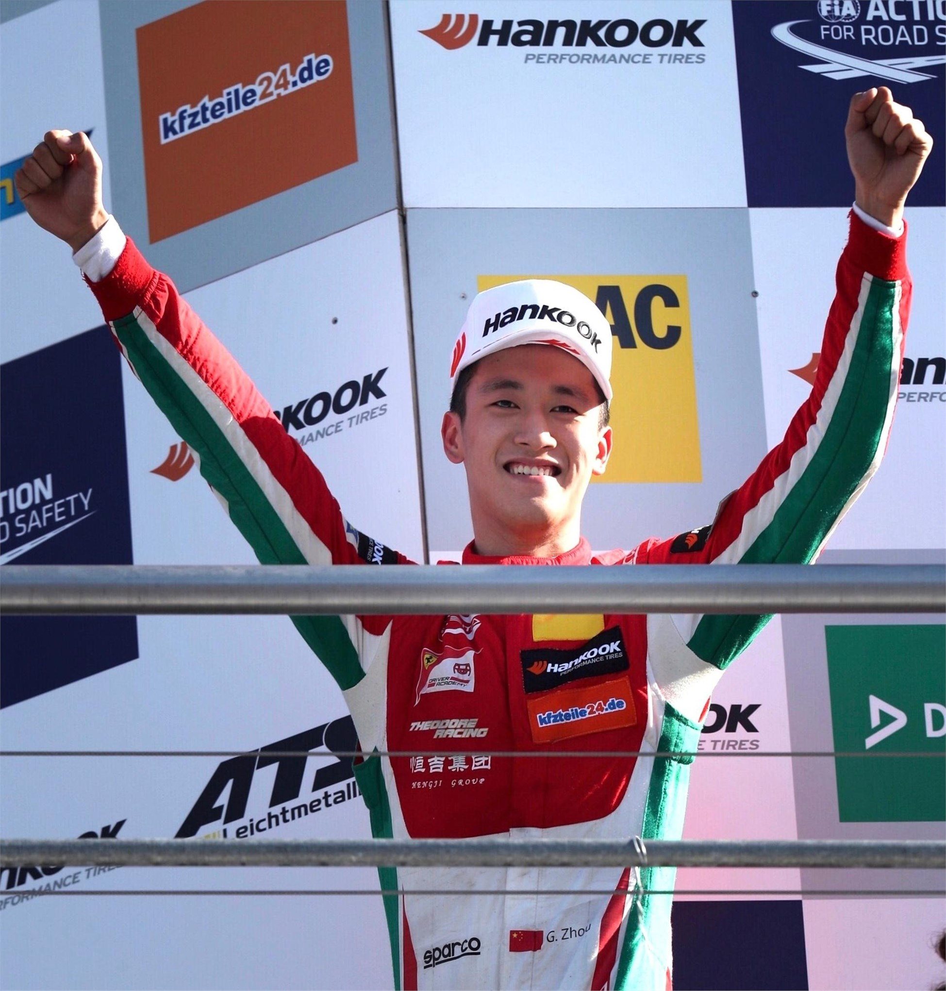 雷速官网下载-运动员状态火热，屡破个人纪录，信心爆棚