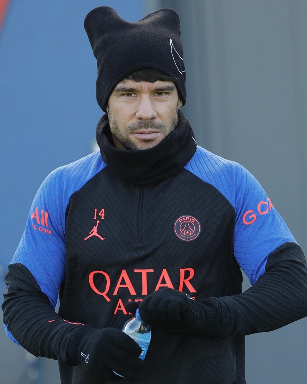 足球明星进入训练营,备战未来比赛 足球明星进入训练营,备战未来比赛