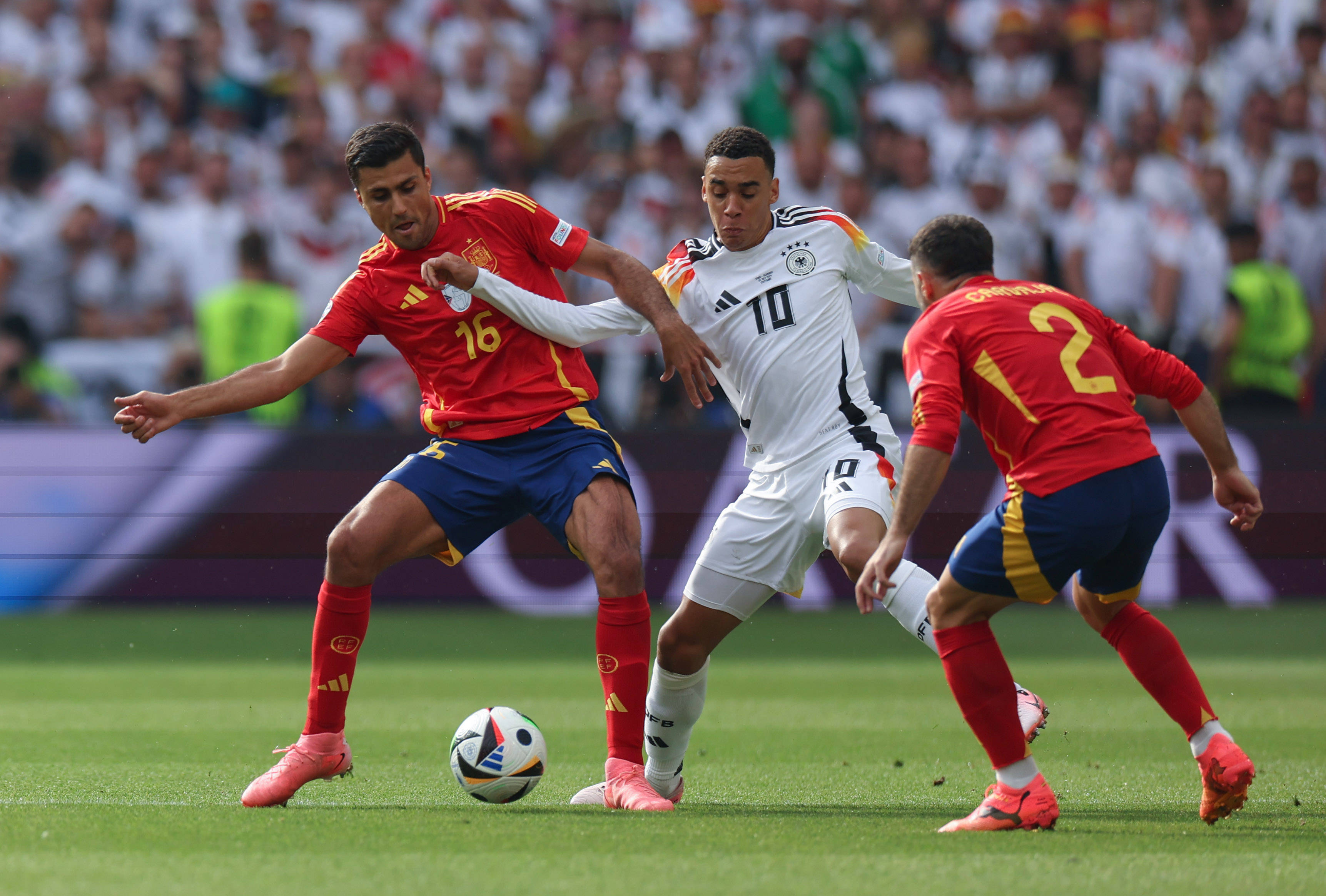 雷速官网-西班牙队大胜，稳坐欧锦赛资格赛领跑者