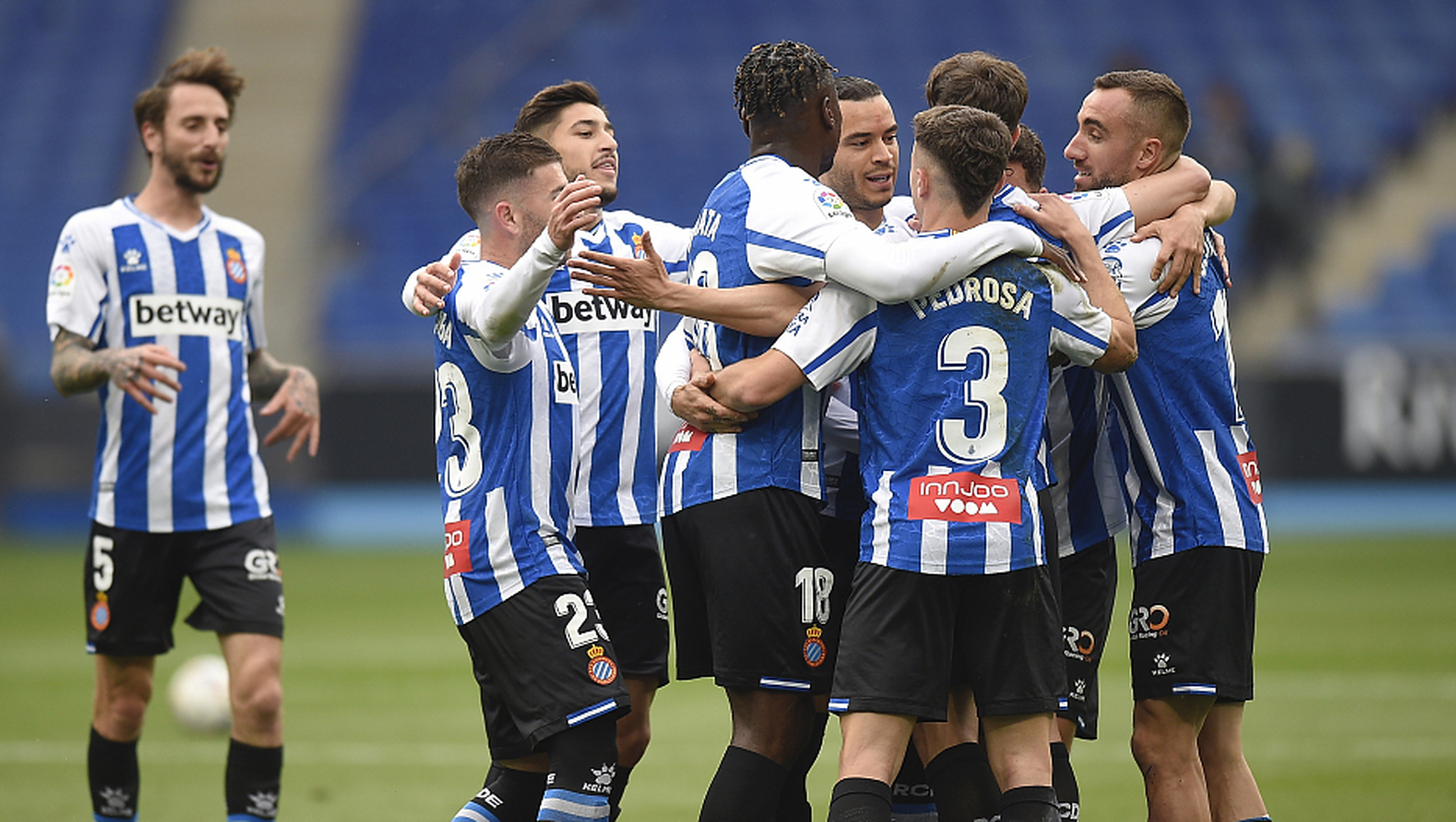 西班牙队大胜，稳坐欧锦赛资格赛领跑者