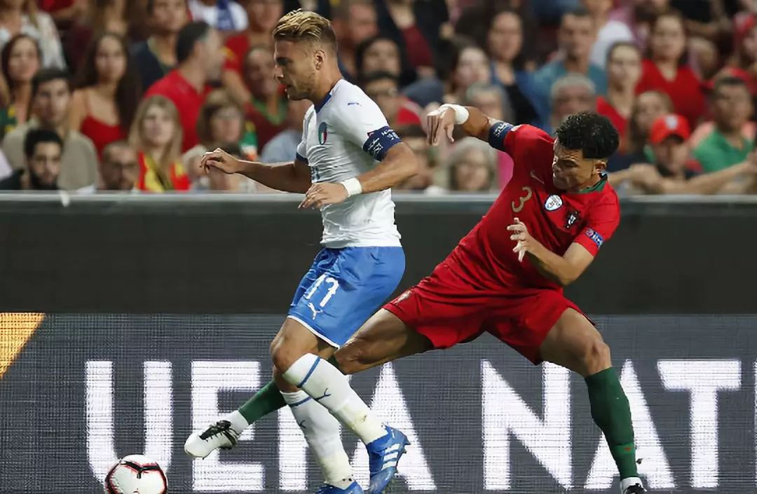 荷兰队在友谊赛中与乌克兰队战平