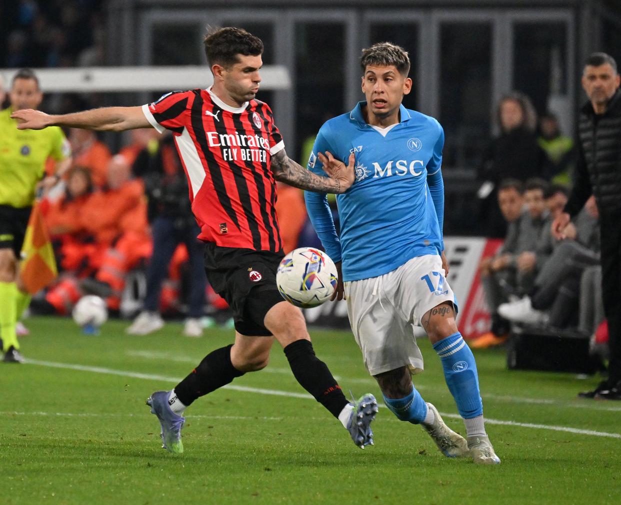 雷速官网-AC米兰主场战胜那不勒斯，牢牢守住榜首